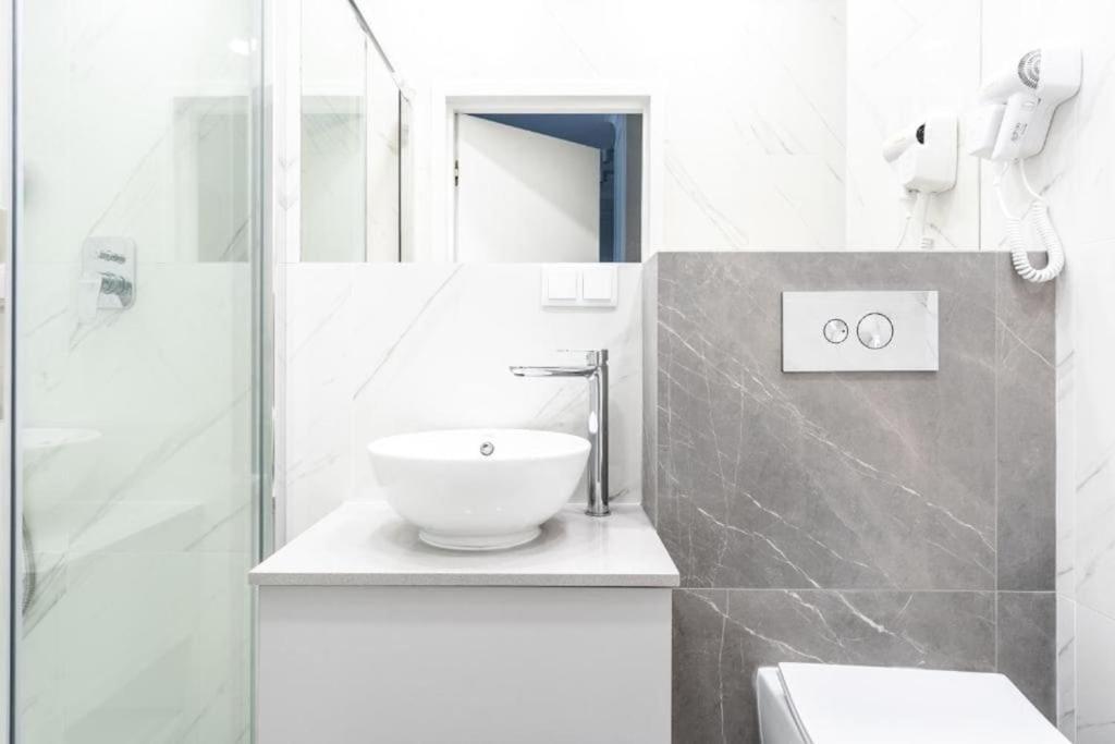 Chic & Luxury Apartment By Mennica Residence Warsaw Exterior photo